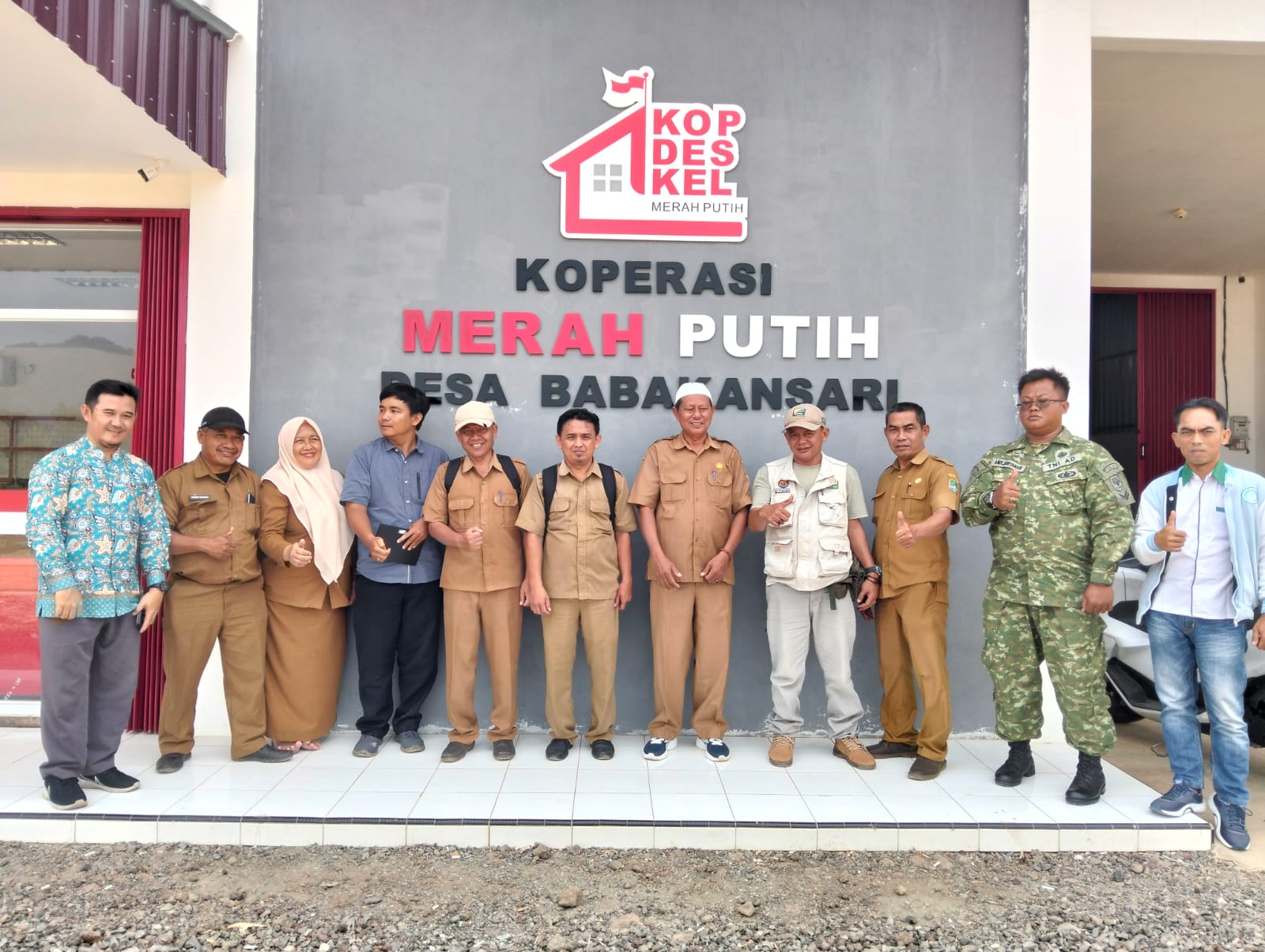 TIM VERPAL KABUPATEN MAJALENGKA, KEPALA DESA BABAKANSARI, BABINSA, STAP KECAMATAN BANTARUJEG DAN PENGURUS KOPERASI DESA MERAH PUTIH BABAKANSARI