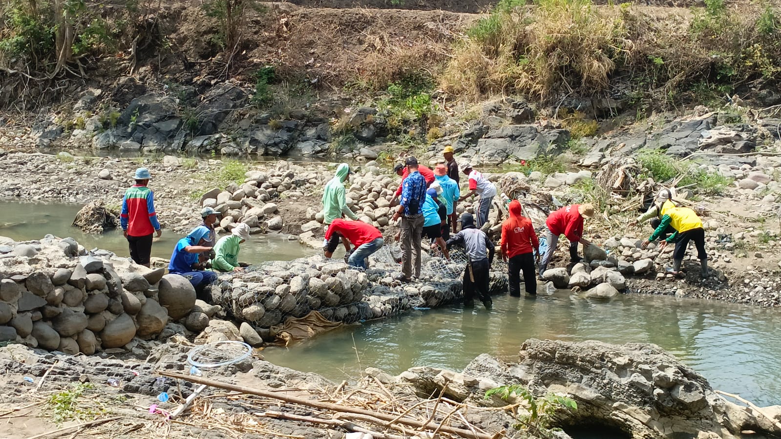 PERBAIKAN BENDUNGAN IRIGASI SAWAH CIBACANG